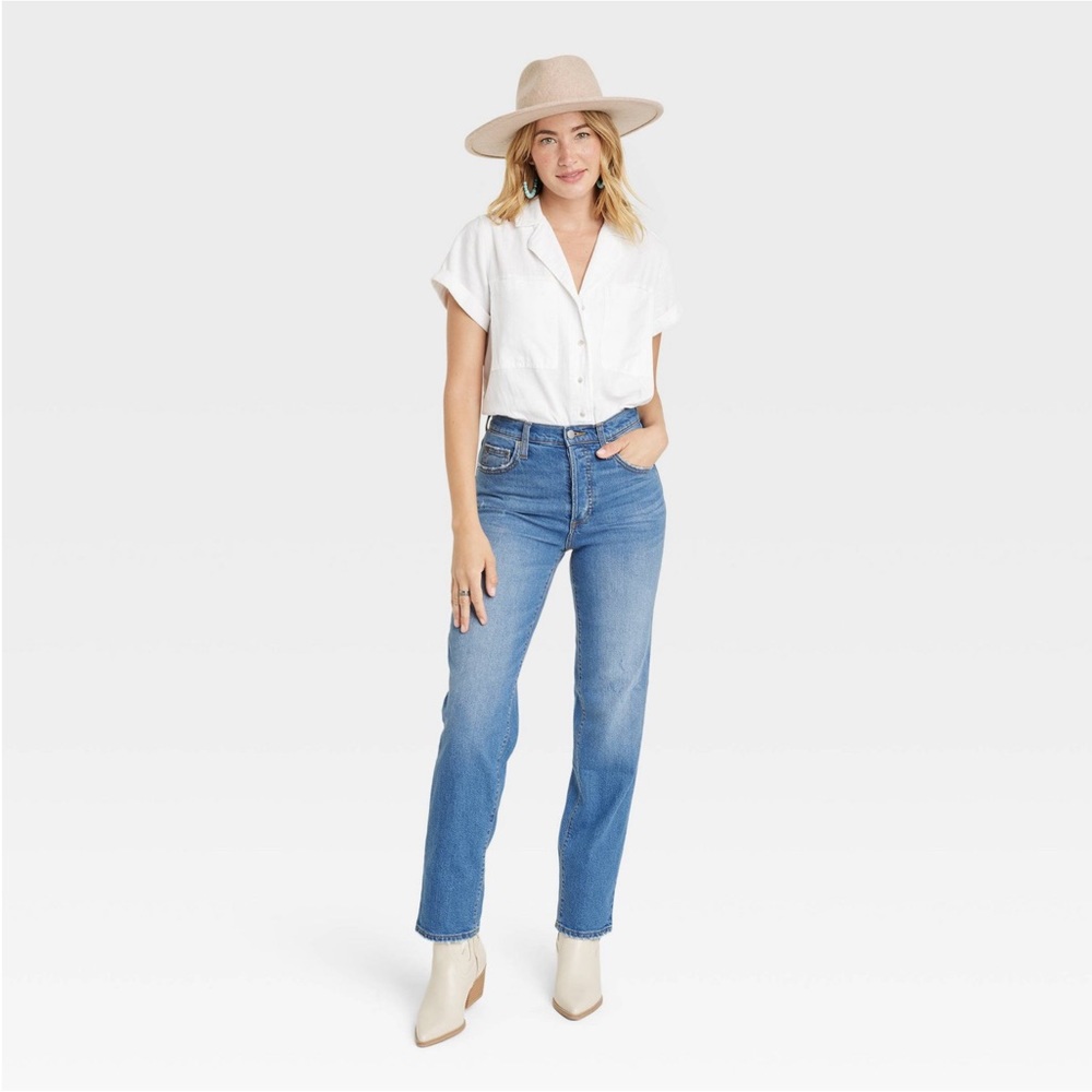 NWT High-Rise 90's Distressed Straight Jeans -Medium Wash 6 Short